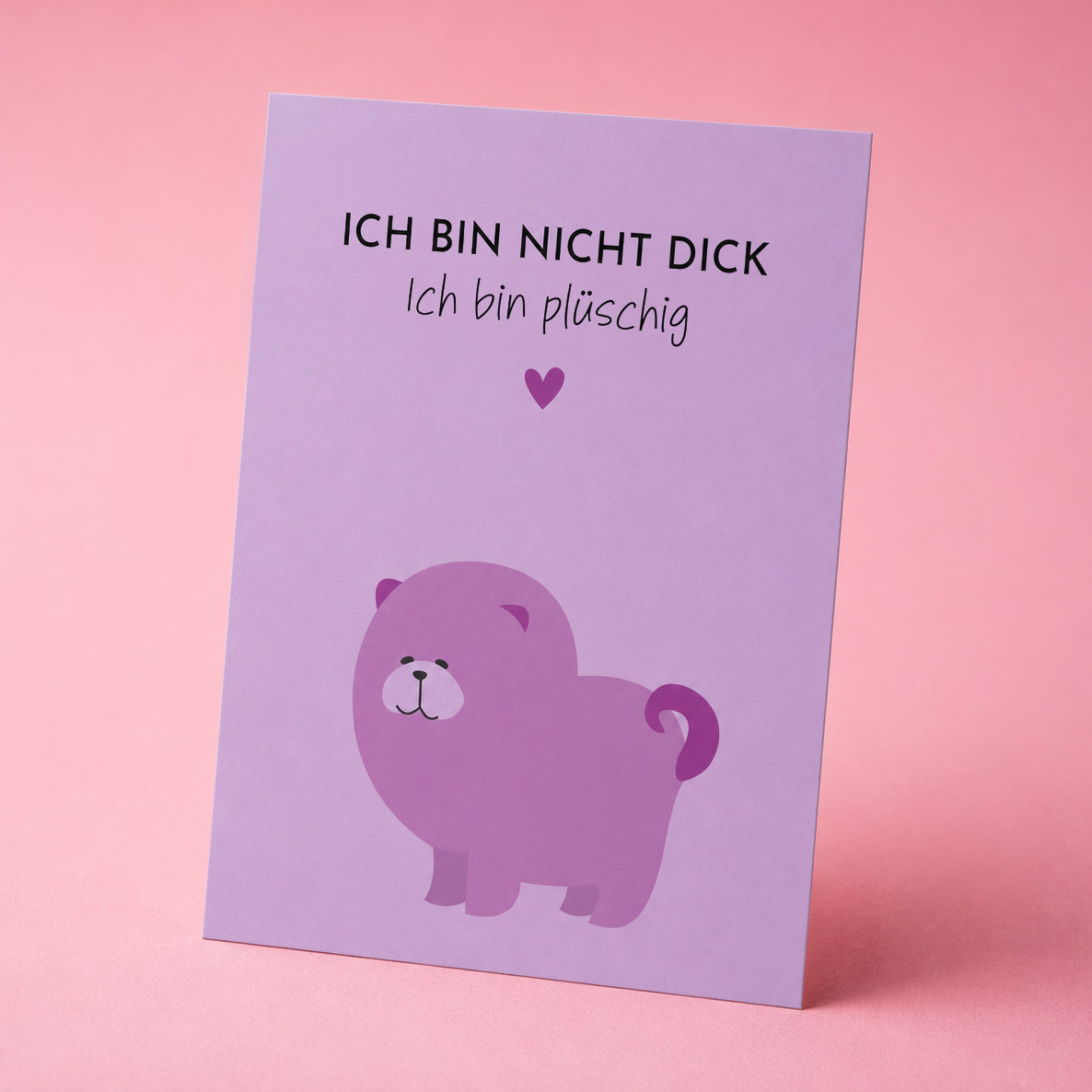 witzige Postkarte mit Spruch „Ich bin nicht dick. Ich bin plüschig.“ 