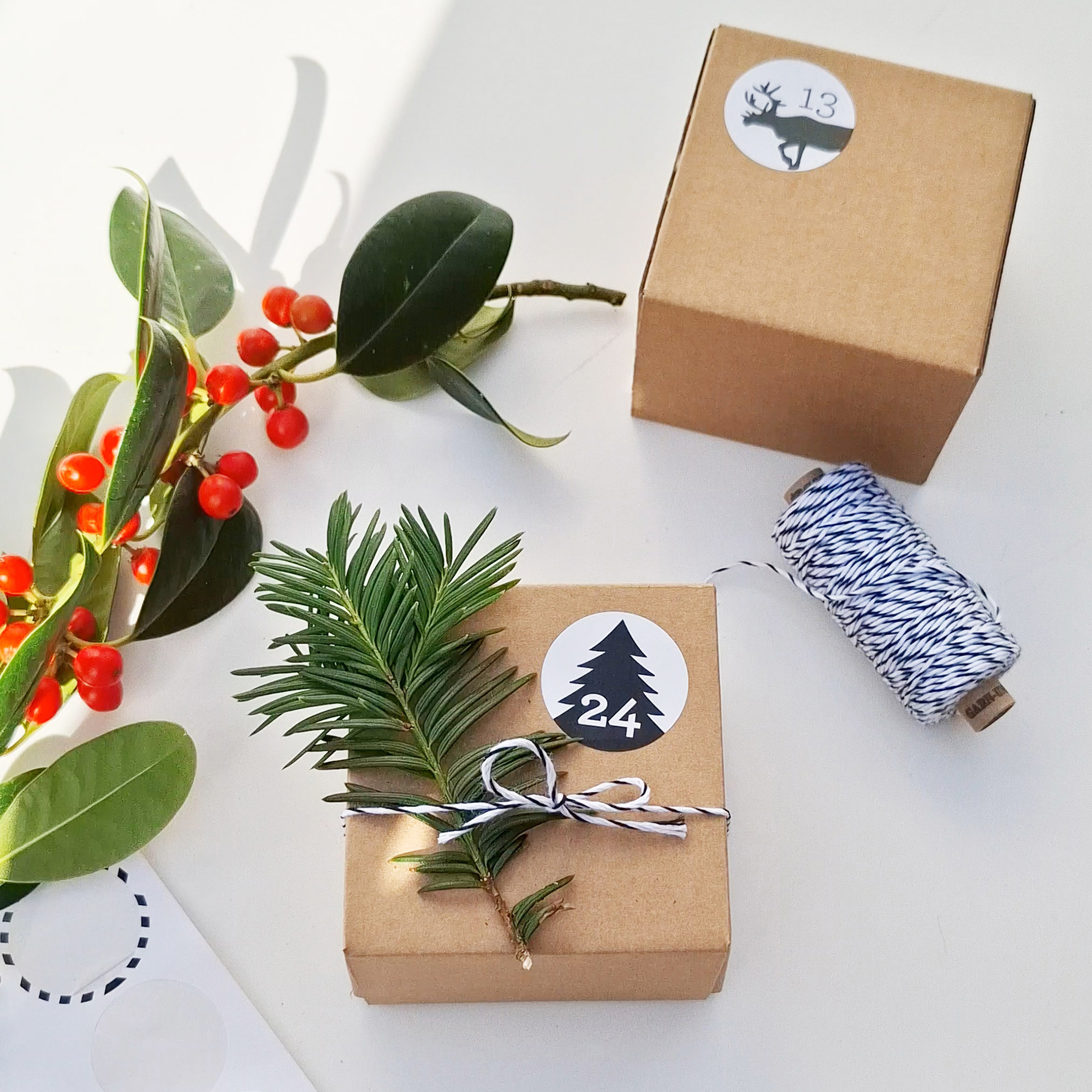 Adventskalender Schwarz/Weiß mit Boxen